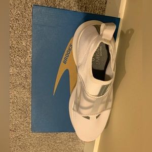 Brooks Levitate 4LE Energize white sneaker new